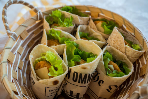 Hausgemachte Wraps für Catering-Box in Wien