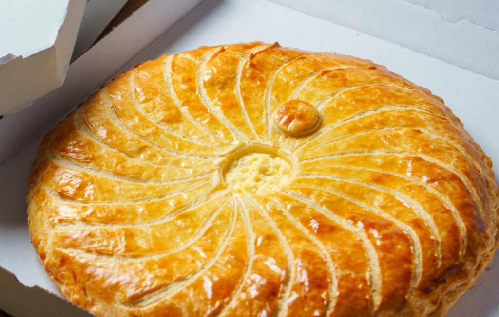 Hausgemachter Topfenkuchen aus Blätterteig in Wien
