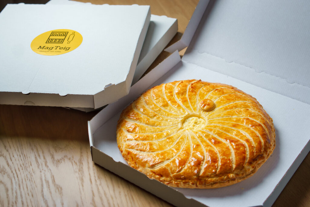 Hausgemachter Topfenkuchen aus Blätterteig in Wien