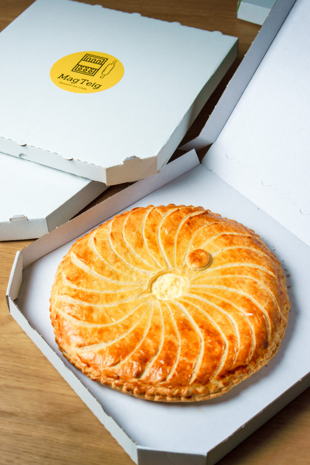 Hausgemachter Topfenkuchen aus Blätterteig in Wien