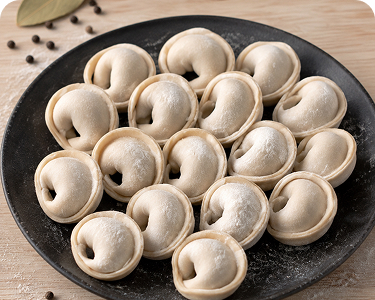 Hausgemachte Pelmeni mit Rindfleisch tiefgekühlt in Wien
