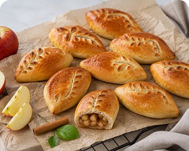 Pirozhki mit Äpfeln und Zimt für Catering in Wien